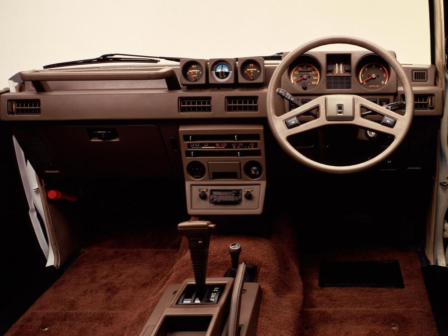  Mitsubishi Pajero Wagon High Roof I 1983 года  (фото 7 из 11)